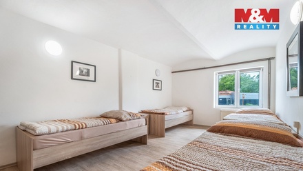 Prodej činžovního domu 732 m², Černčice