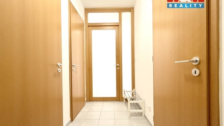 Pronájem bytu 1+kk 52 m², Praha 9