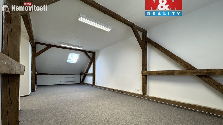 Pronájem kanceláře 251 m², Bechyně