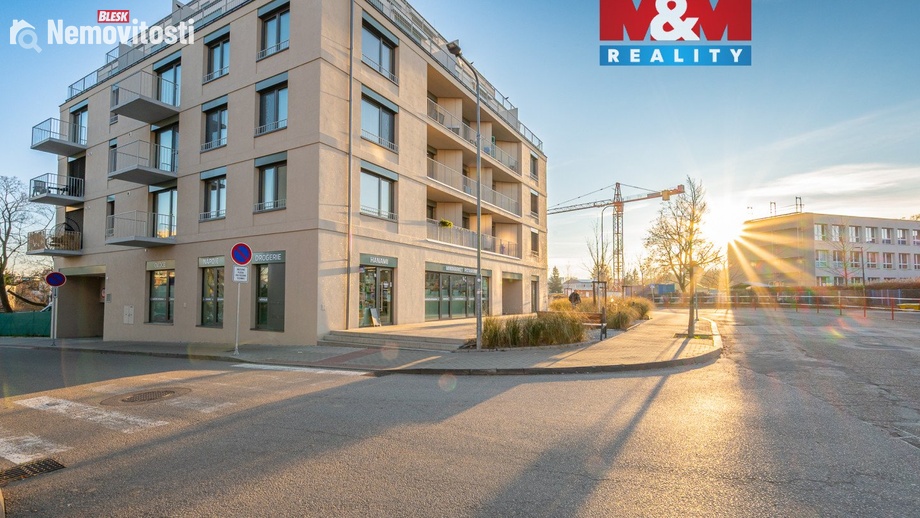 Pronájem garážového stání 14 m², Benešov