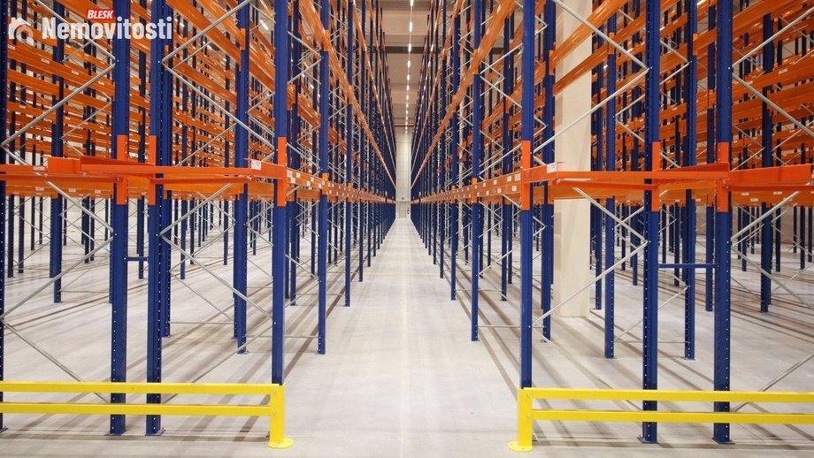 Pronájem skladu 4 000 m², Chlumec - Český Újezd