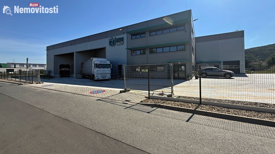 Pronájem skladu 875 m², Králův Dvůr