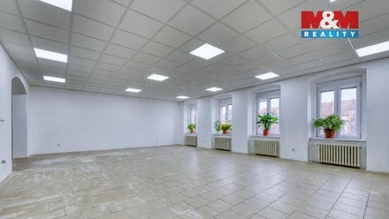 Pronájem obchodního prostoru 183 m², Přeštice
