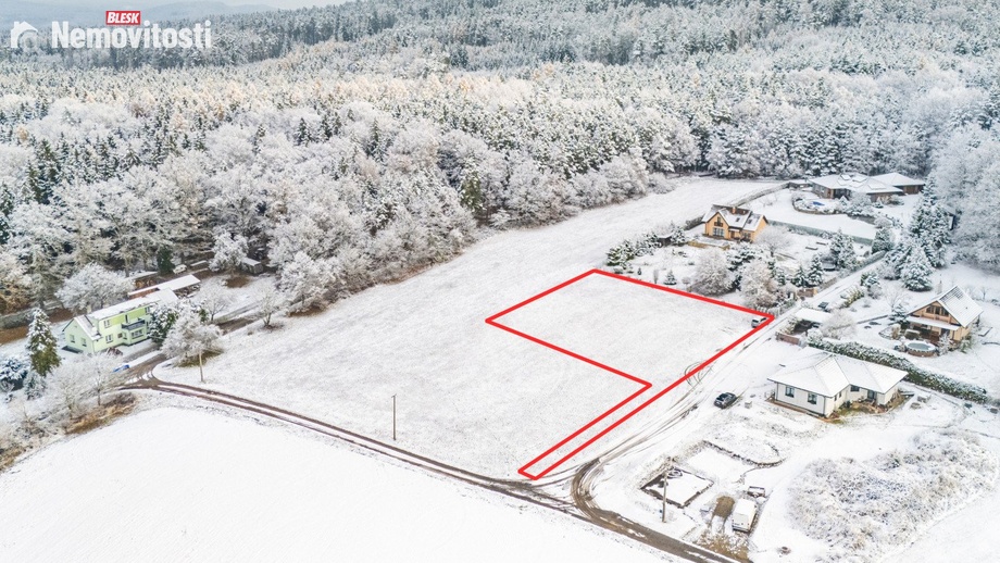 Prodej stavebního pozemku 1 692 m², Dobřív