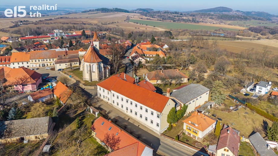 Prodej výrobního prostoru 1 800 m², Načeradec