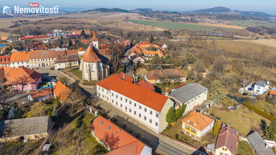 Prodej výrobního prostoru 1 800 m², Načeradec
