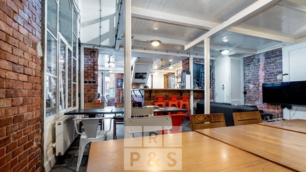 Prodej obchodního prostoru 186 m², Praha - Smíchov