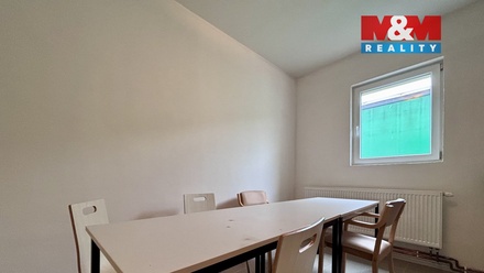 Pronájem skladu 650 m², Čestice