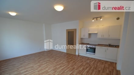Pronájem bytu 1+kk 39 m², Praha 12