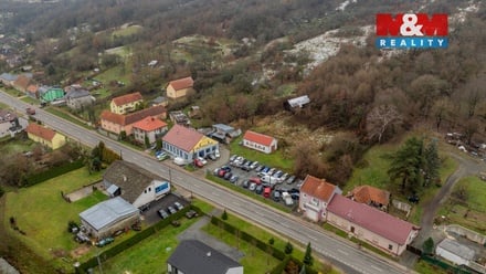 Prodej obchodního prostoru 400 m², Šarovy