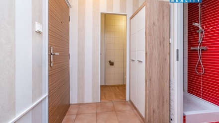 Pronájem bytu 1+kk 36 m², Praha 17