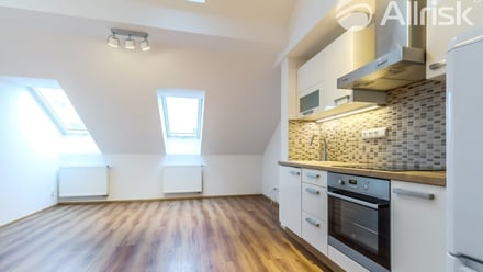 Pronájem bytu 2+kk 43 m², Praha - Smíchov