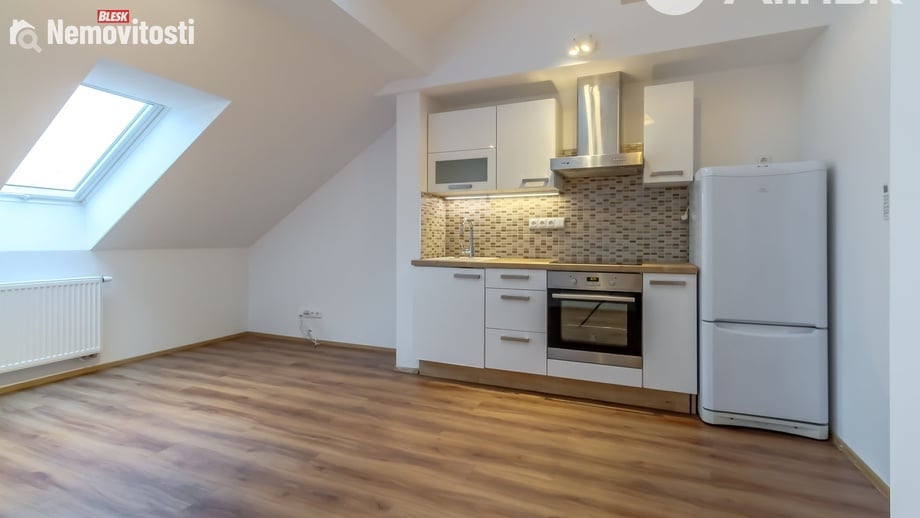Pronájem bytu 2+kk 43 m², Praha - Smíchov