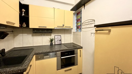 Pronájem bytu 2+kk 43 m², Příkazy
