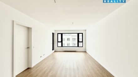 Pronájem bytu 2+kk 61 m², Praha 18
