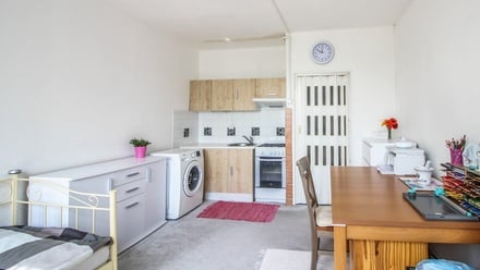 Prodej bytu 1+kk 25 m², Praha 10