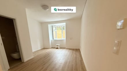 Prodej bytu s 6 a více pokoji 49 m², Praha 3