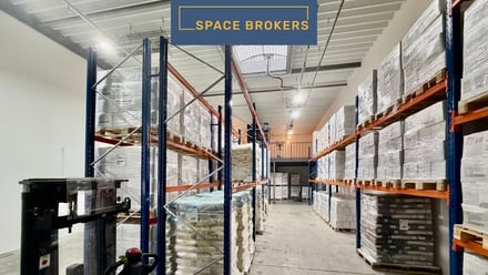 Pronájem skladu 540 m², Zápy