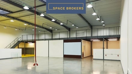 Pronájem skladu 540 m², Zápy