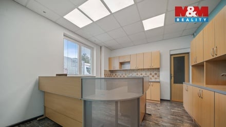 Pronájem skladu 1 072 m², Hradec Králové