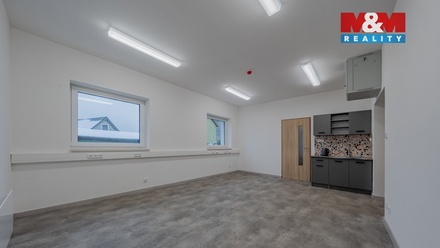 Pronájem skladu 256 m², Zubří