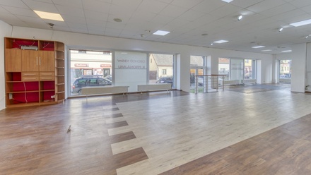 Prodej obchodního prostoru 401 m², Praha 22