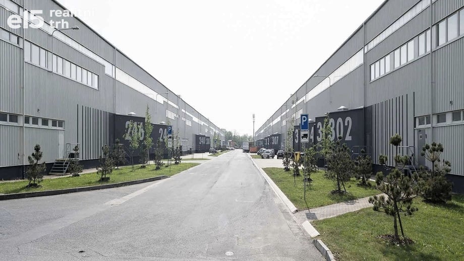 Pronájem výrobního prostoru 2 333 m², Kněževes
