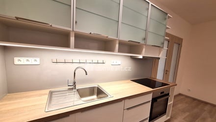 Pronájem bytu 2+kk 36 m², Praha 4
