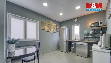 Prodej obchodního prostoru 216 m², Stružná