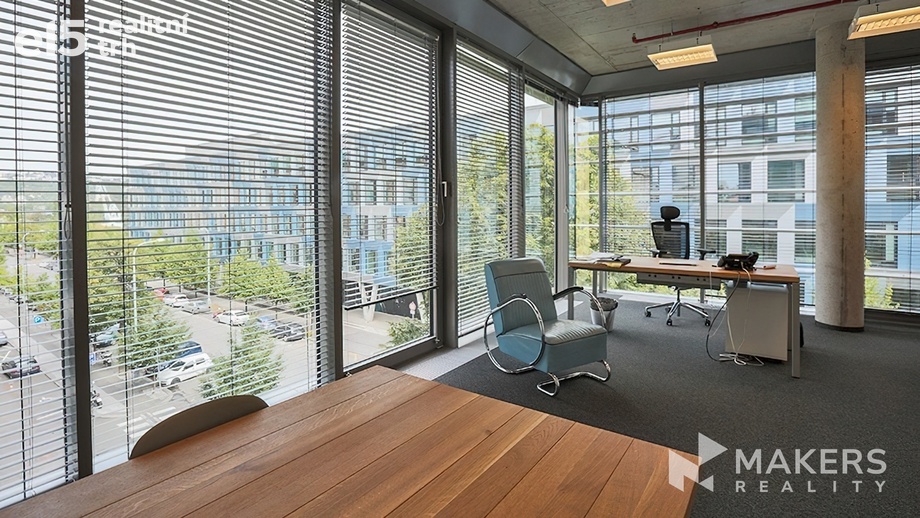 Pronájem kanceláře 354 m², Praha - Holešovice