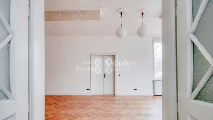 Pronájem kanceláře 600 m², Praha