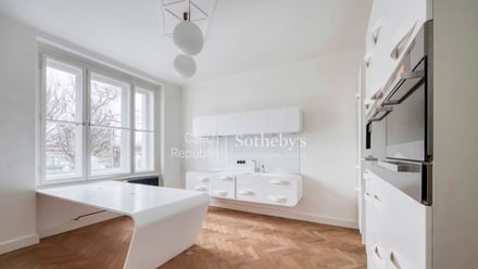 Pronájem kanceláře 600 m², Praha