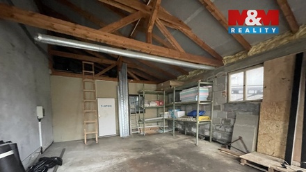 Pronájem skladu 84 m², Bašť