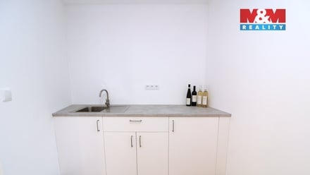 Pronájem kanceláře 43 m², Měšice
