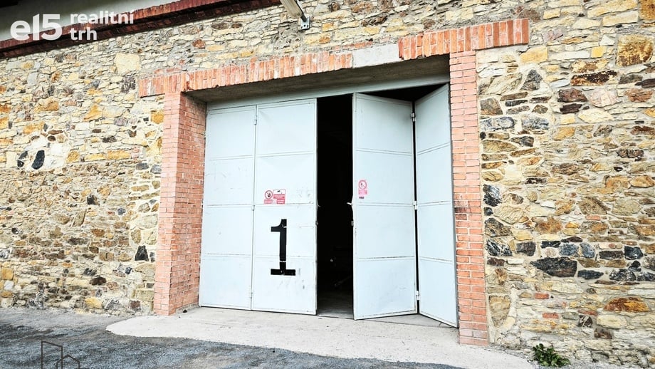 Pronájem skladu 619 m², Tursko