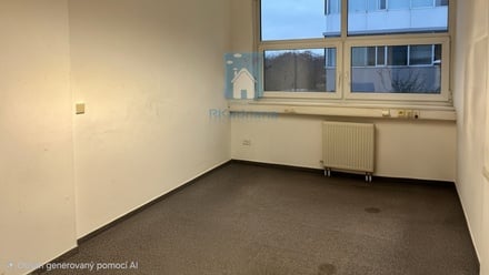 Pronájem kanceláře 13 m², Praha 5