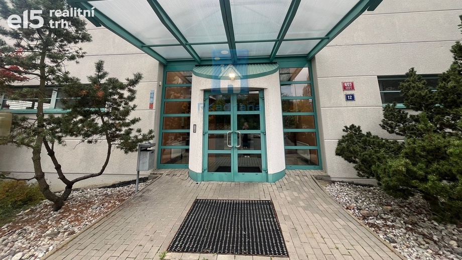 Pronájem kanceláře 13 m², Praha 5