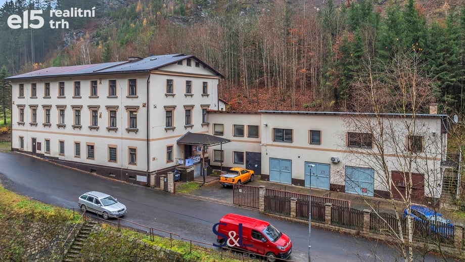 Prodej komerční nemovitosti 2 098 m², Železný Brod