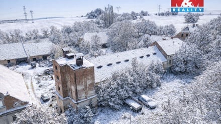 Prodej činžovního domu 1 000 m², Podbořany
