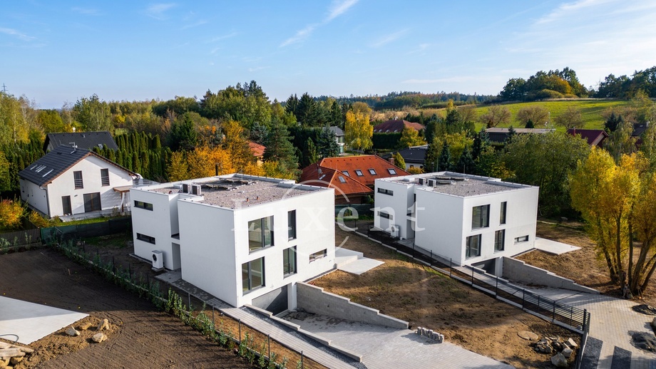 Prodej rodinného domu 400 m², Velké Popovice