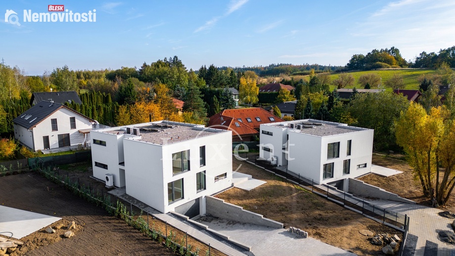 Prodej rodinného domu 350 m², Velké Popovice