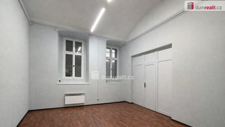Pronájem obchodního prostoru 200 m², Praha 5