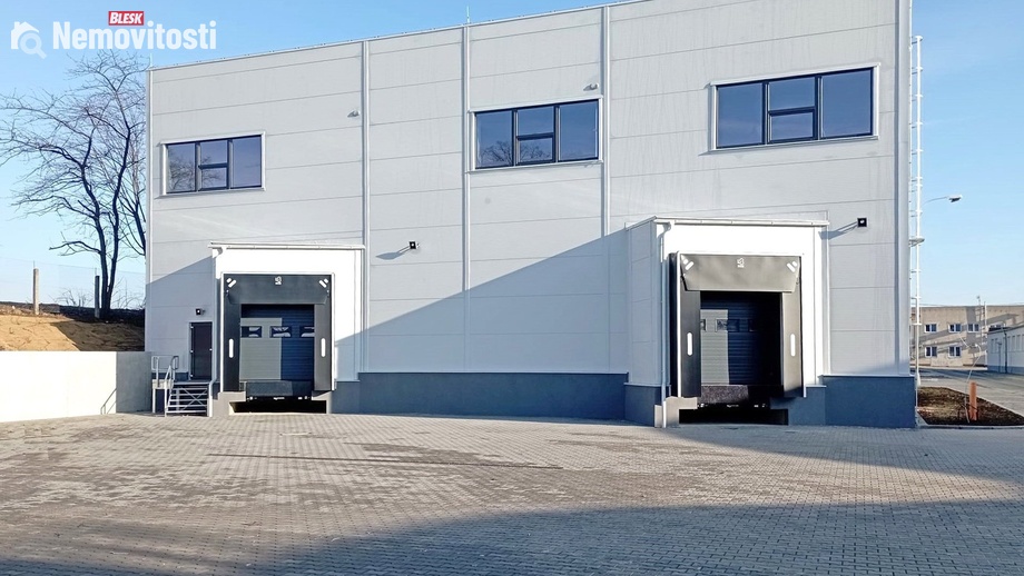 Pronájem výrobního prostoru 1 481 m², Holubice