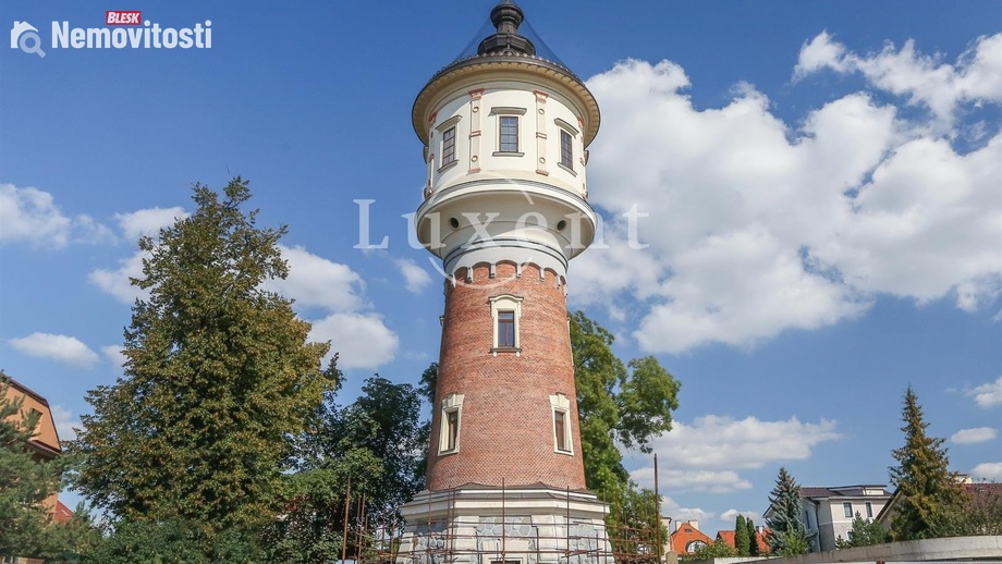 Prodej komerční nemovitosti 814 m², Praha 8