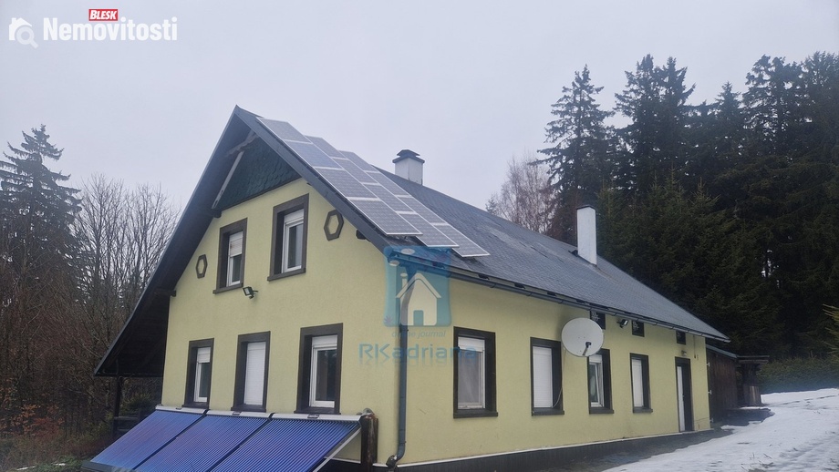 Prodej rodinného domu 245 m², Lesná