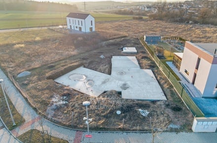 Prodej stavebního pozemku 1 067 m², Vysoký Újezd