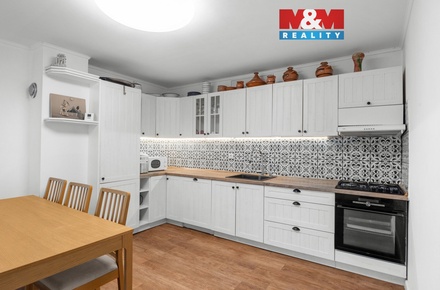Prodej rodinného domu 288 m², Peruc