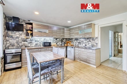 Prodej rodinného domu 121 m², Měcholupy