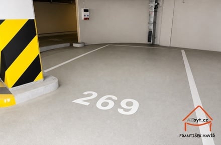 Pronájem garážového stání 18 m², Praha - Vinohrady