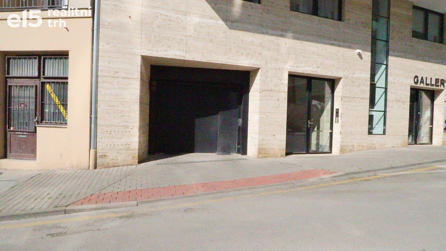 Pronájem garážového stání 13 m², Brno